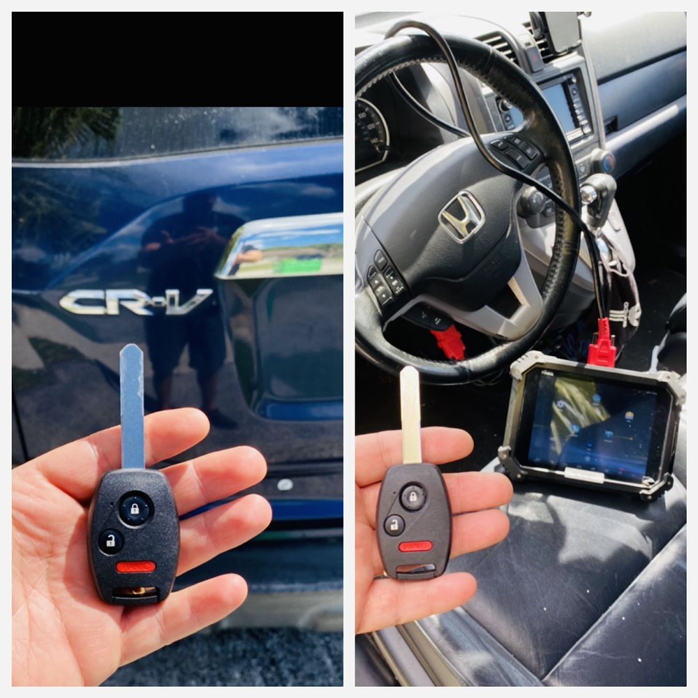 Honda CR-V remote head key beside the car and a programming tablet connected to the dashboard